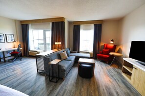 Junior Suite, Accessible (King Bed with Murphy Bed, Hearing)