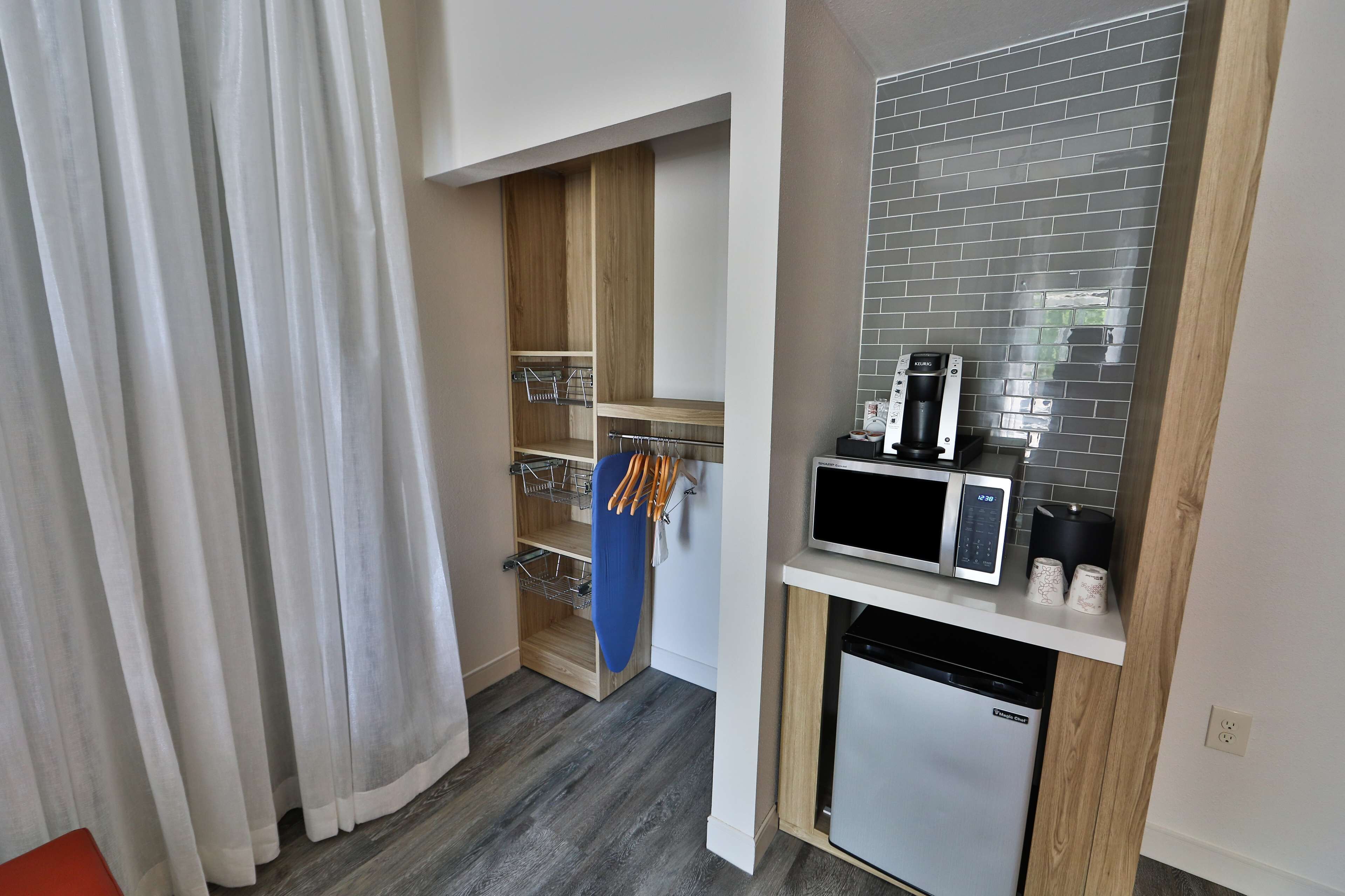 room, 1 king bed, accessible (roll-in shower) | hypo-allergenic bedding, down duvets, in-room safe, iron/ironing board