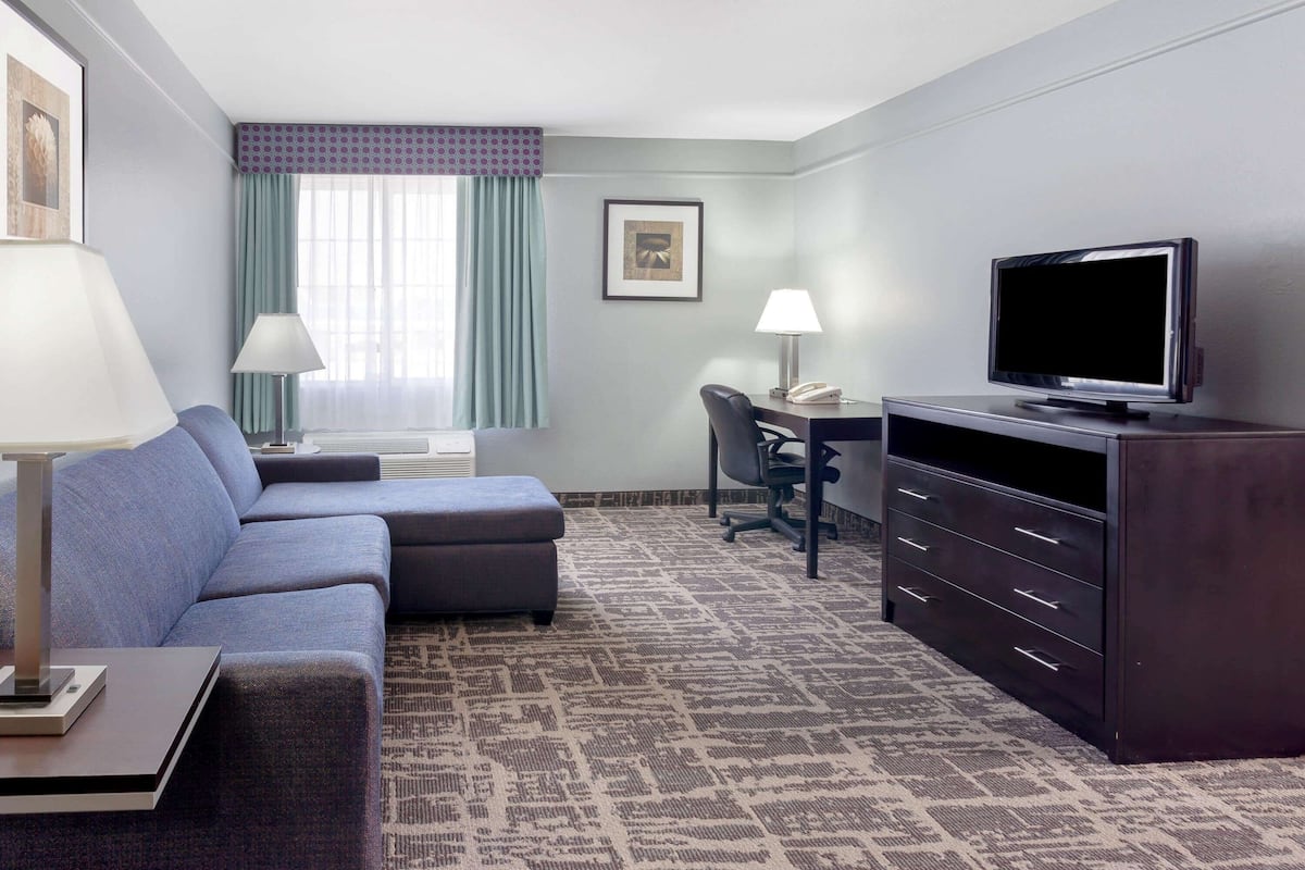 Suite, 1 King Bed with Sofa bed, Non Smoking | Premium bedding, desk, iron/ironing board, free cribs/infant beds