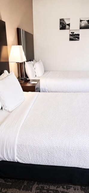 Habitación, 2 camas dobles, no fumadores | Ropa de cama de alta calidad, escritorio, tabla de planchar con plancha