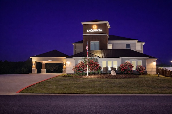 A two-story building with a sign reading 'LAQUINTA' at the top.