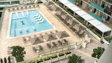 Outdoor pool, pool loungers