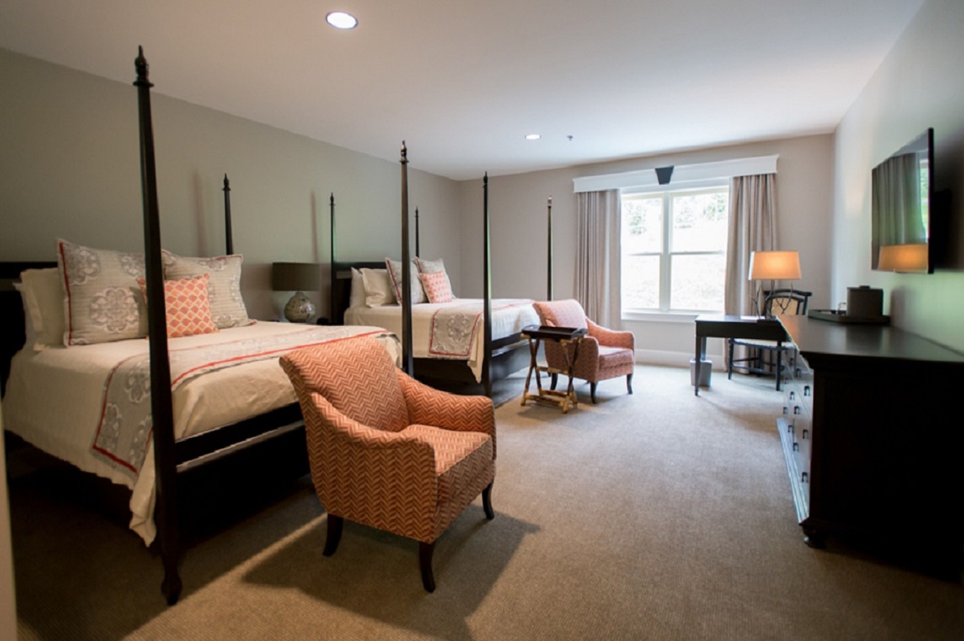 埃及棉床单、高档床上用品、迷你吧、客房内保险箱