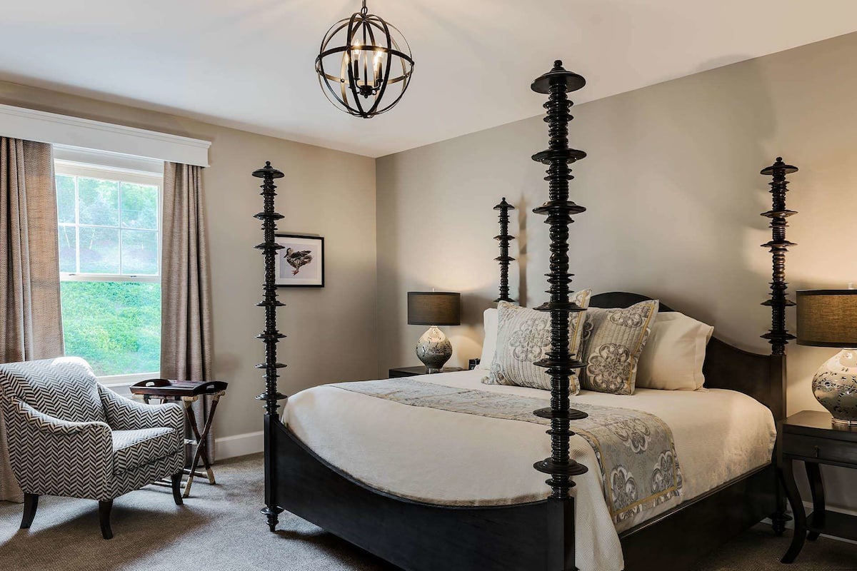 Egyptian cotton sheets, premium bedding, minibar, in-room safe