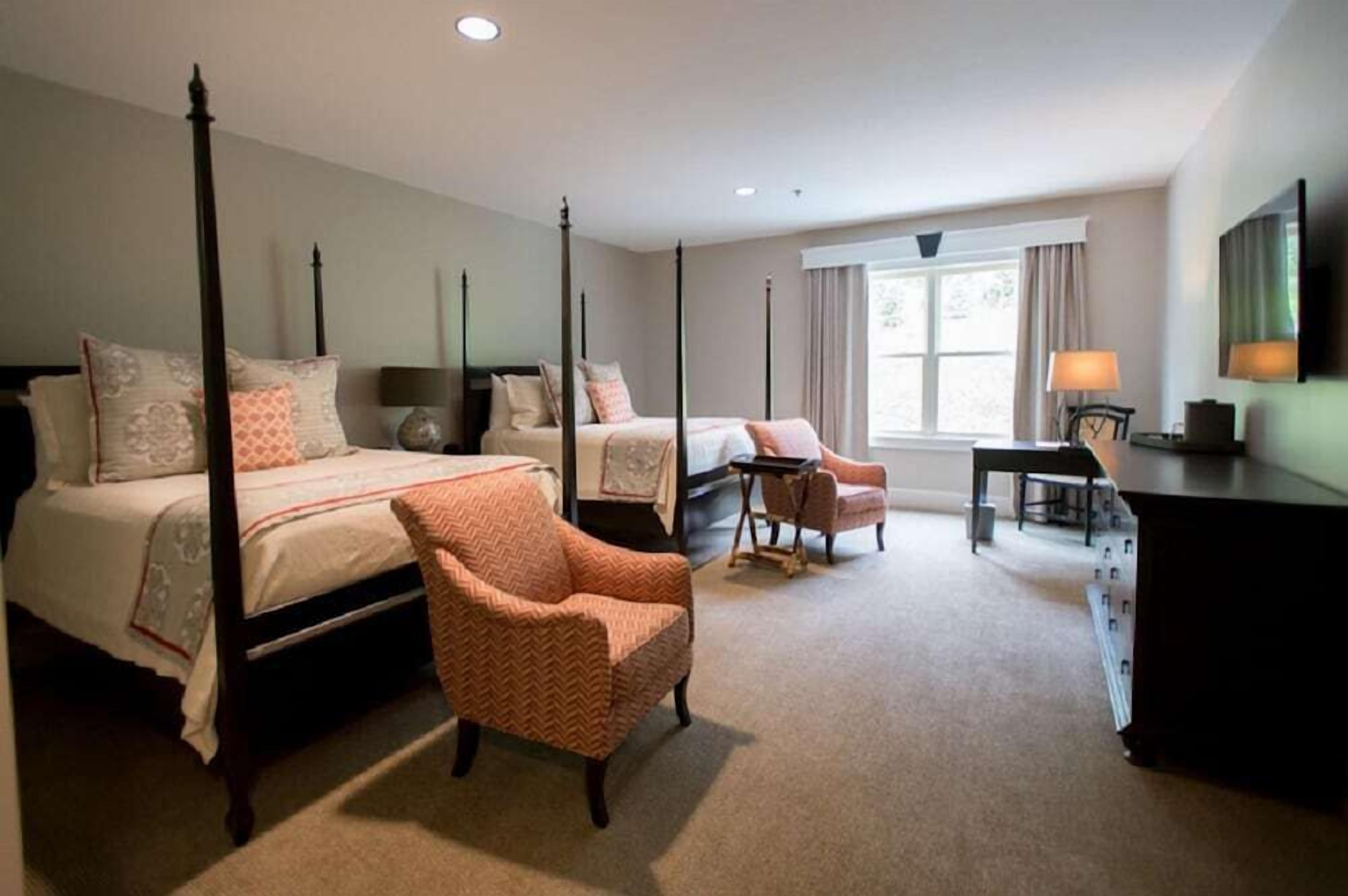 Sábanas de algodón egipcio, ropa de cama de alta calidad y minibar 