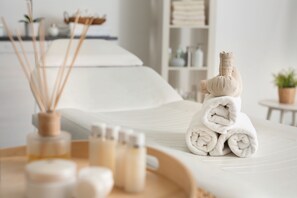 Couples treatment room(s), body treatments, hydrotherapy, aromatherapy
