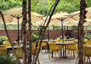 3 restaurants, breakfast, lunch, dinner served; American cuisine