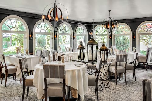 3 restaurants, breakfast, lunch, dinner served; American cuisine