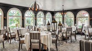 3 restaurants servant le petit déjeuner, spécialités Cuisine américaine