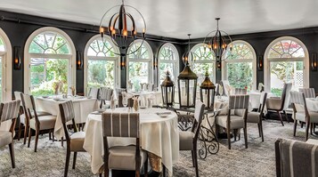 3 restaurants, breakfast, lunch, dinner served; American cuisine