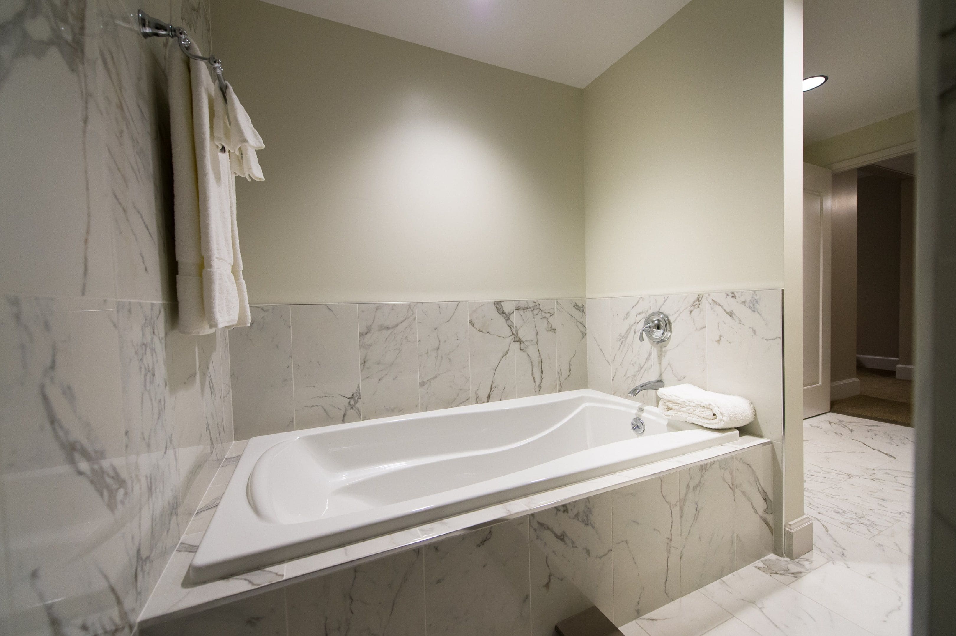 deep-soaking bathtub