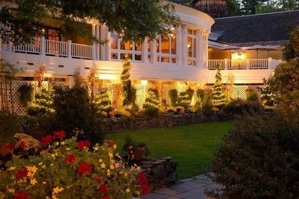 The Grand at Bedford Village Inn