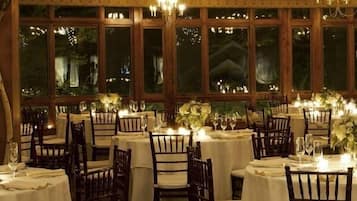 3 restaurants, breakfast, lunch, dinner served; American cuisine