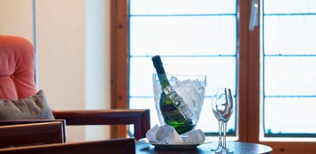 套房 | 起居区 | 等离子电视