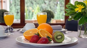 Desayuno a la carta (EUR 13 por persona) 