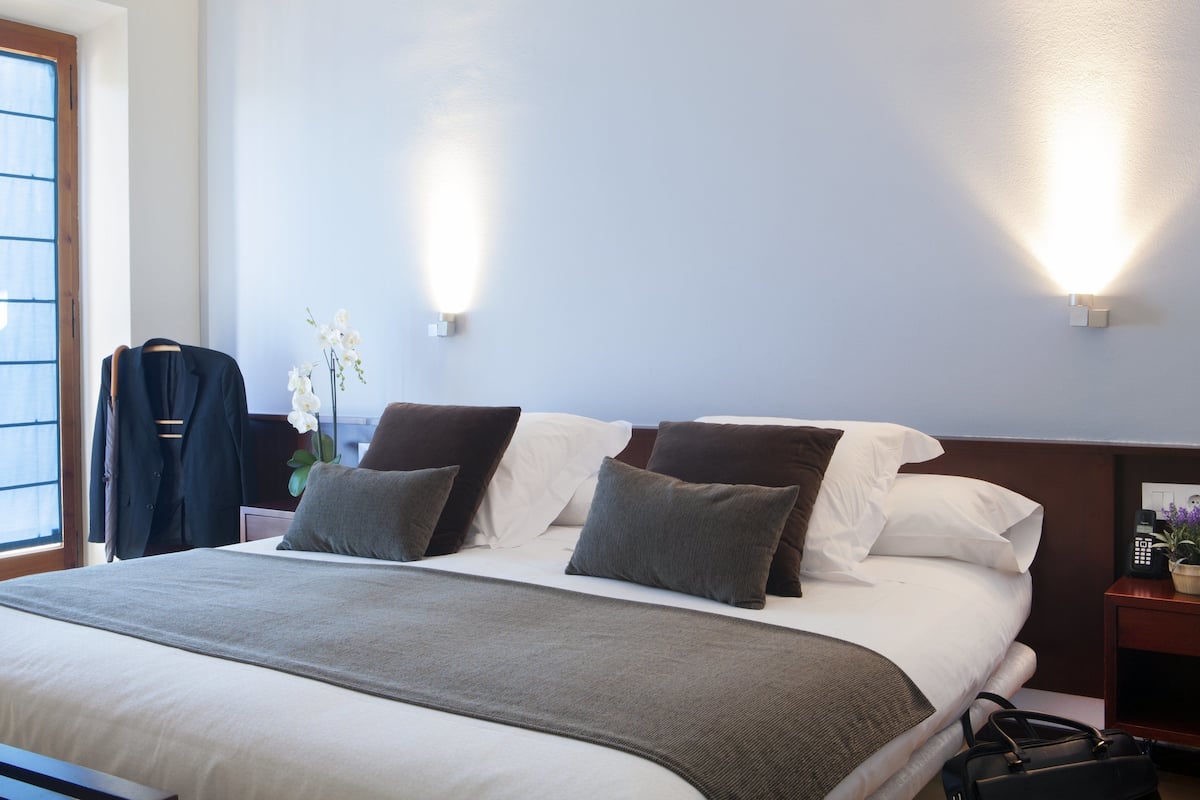 suite | 1 bedroom, down duvets, minibar, in-room safe