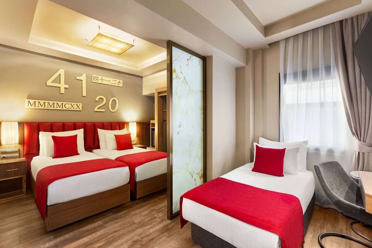 Premium bedding, minibar, in-room safe, desk