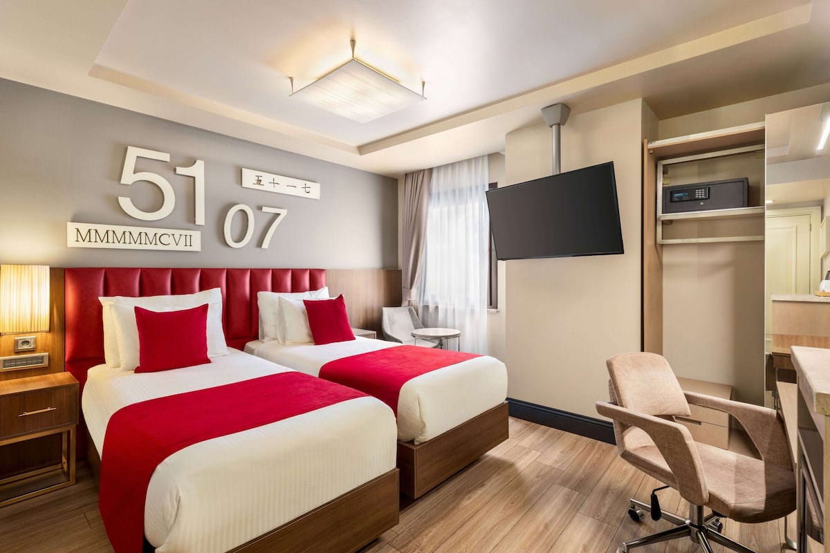 Premium bedding, minibar, in-room safe, desk