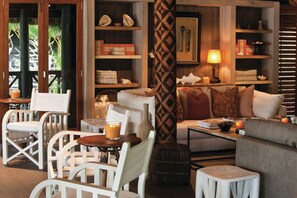 Interior - Dolphin Island - Private Island (Nananu-i-Ra)