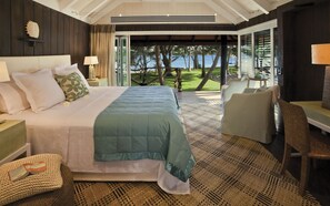 1 bedroom, premium bedding, desk, iron/ironing board - Dolphin Island - Private Island (Nananu-i-Ra)