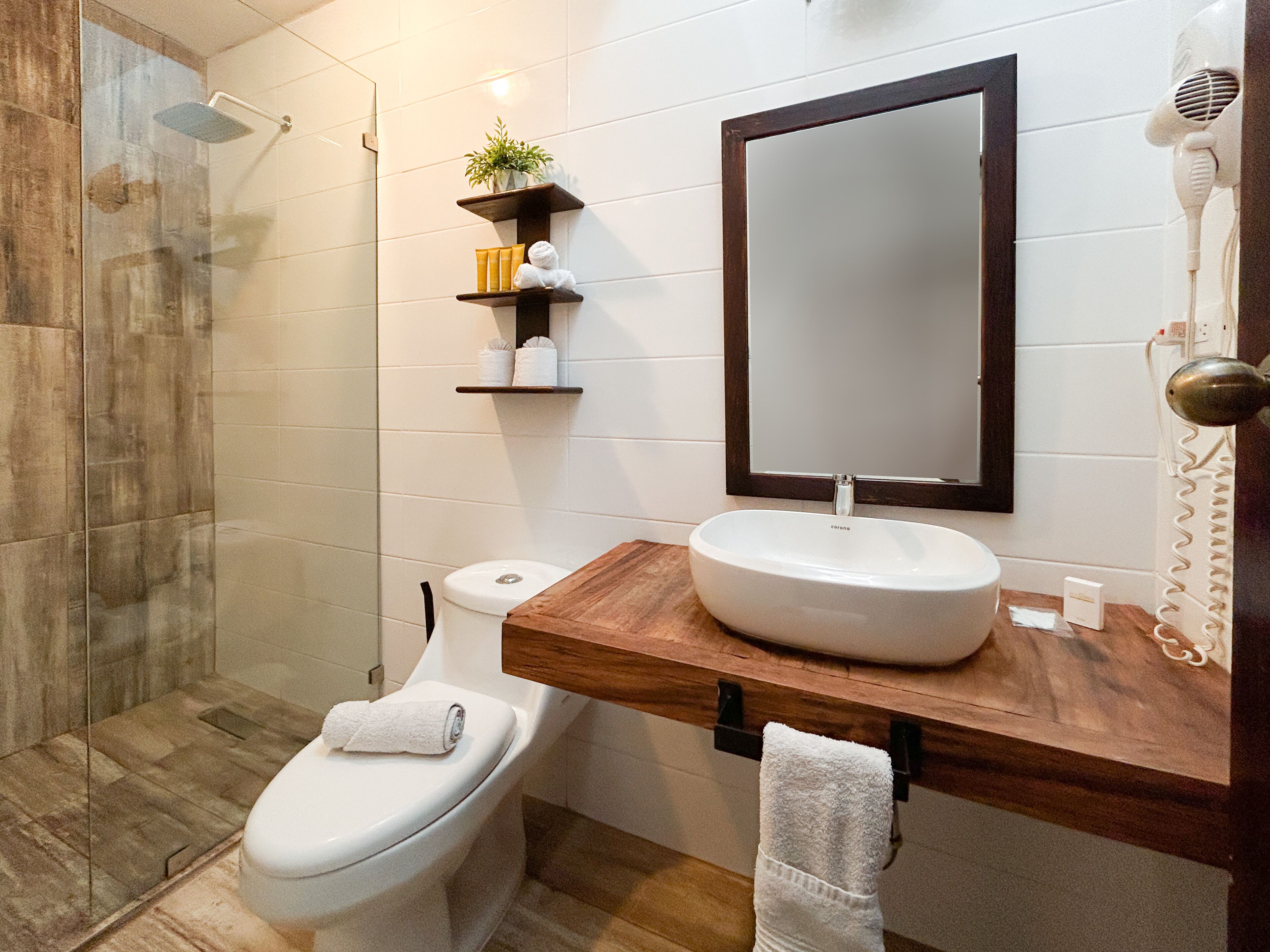 double room, 1 queen bed | bathroom | shower, free toiletries, hair dryer, towels