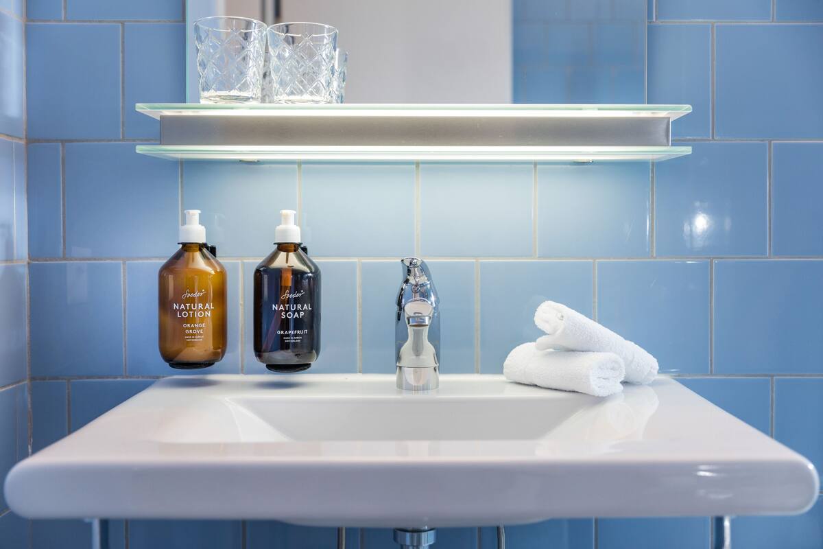 large premium lake view room | bathroom | shower, free toiletries, hair dryer, towels