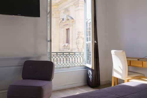 Superior-Dreibettzimmer | Schreibtisch, Verdunkelungsvorhänge, schallisolierte Zimmer