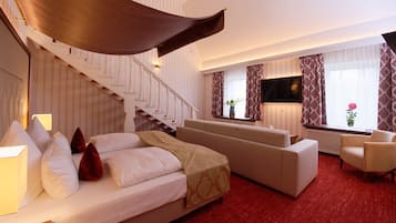 舒适复式, 多张床 | 起居区 | 28-厘米纯平电视 (配备卫星频道)、电视