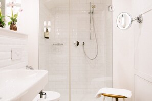 Doppelzimmer (medium) | Dusche im Bad
