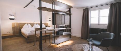 Hypo-allergenic bedding, in-room safe, individually furnished