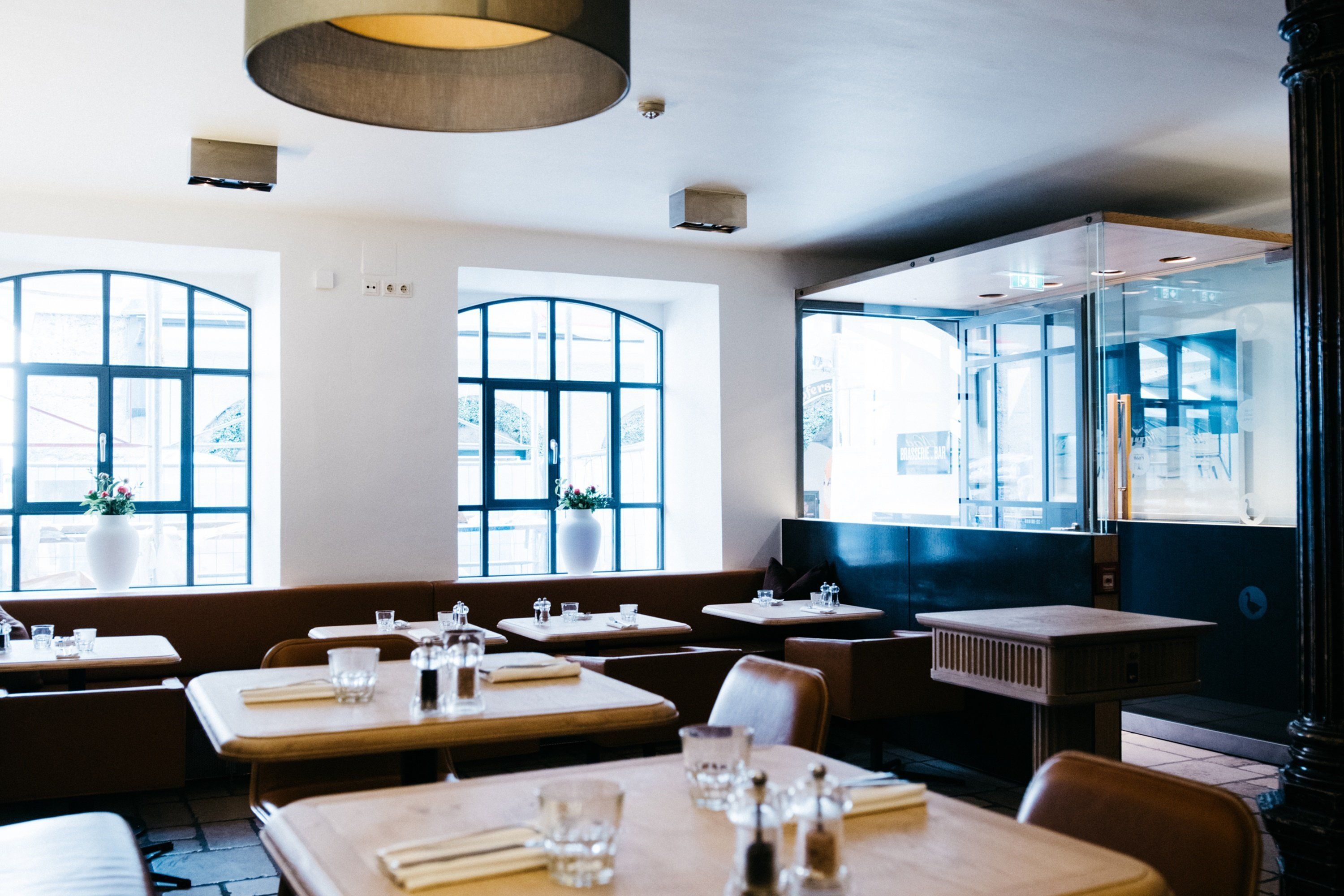 Sarapan prasmanan setiap hari (EUR 30 per orang)