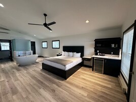 Cabana premier, 1 cama King, varanda, vista para o lago | Roupas de cama premium, ferros/tábuas de passar roupa, Wi-Fi de cortesia