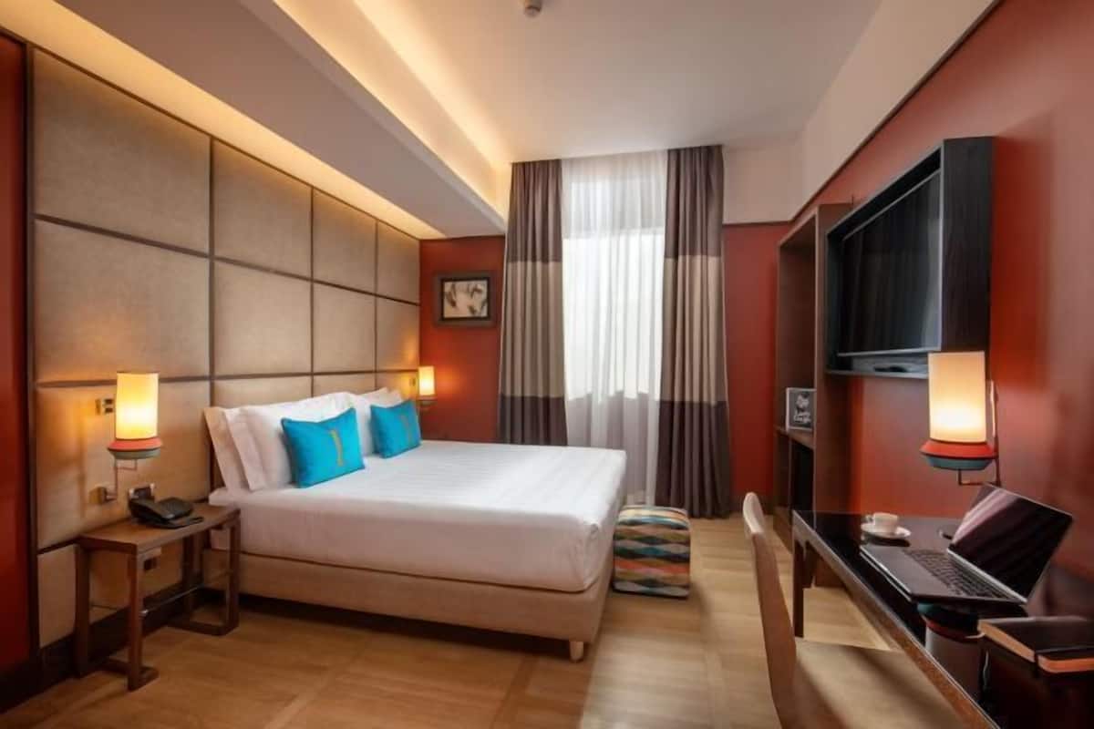 Premium bedding, down duvets, minibar, in-room safe