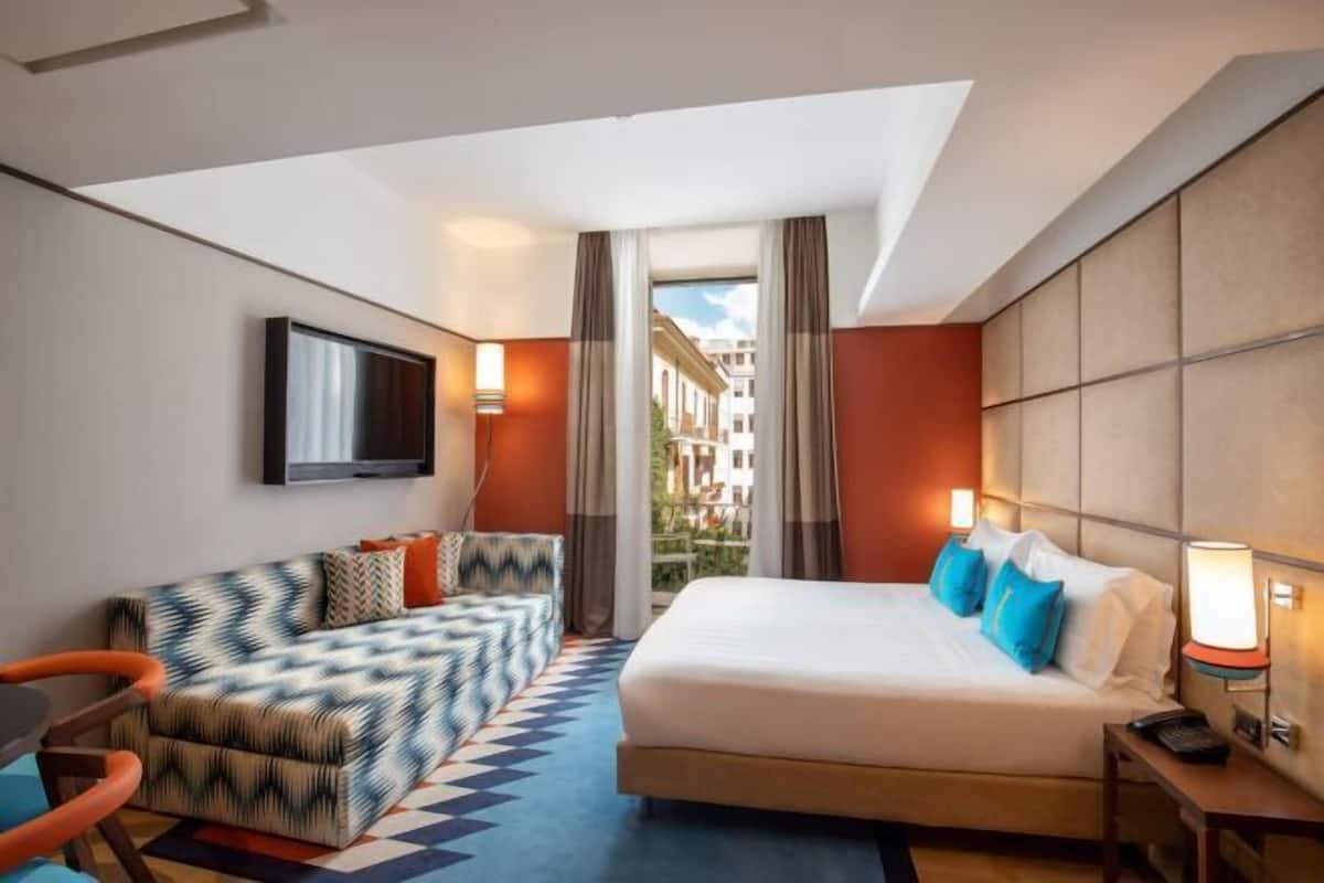Premium bedding, down duvets, minibar, in-room safe