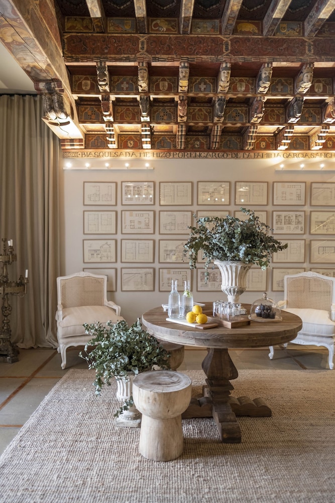 Cetina Palacio de Los Salcedo by null