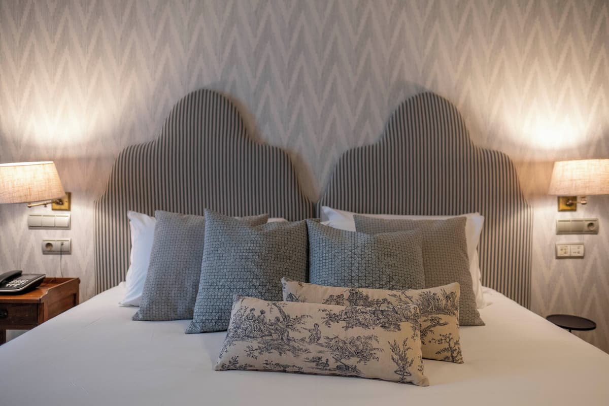 Egyptian cotton sheets, down duvets, minibar, in-room safe
