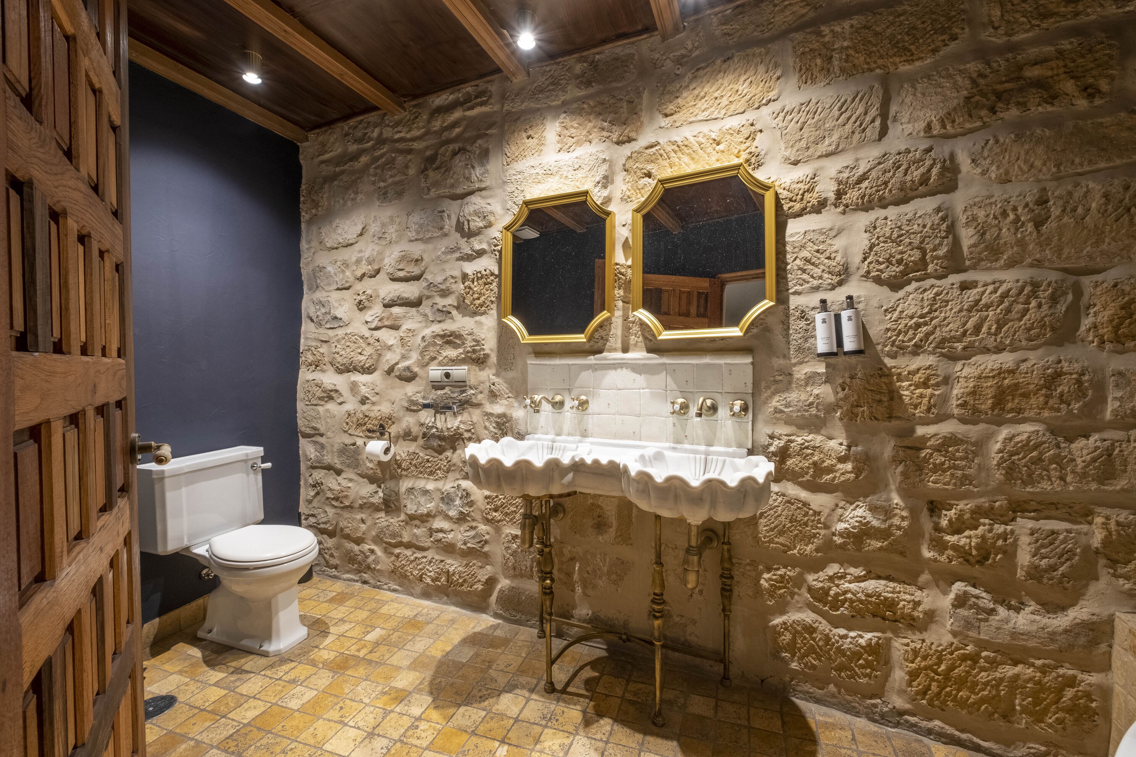 deluxe double room | bathroom | designer toiletries, hair dryer, bidet, towels