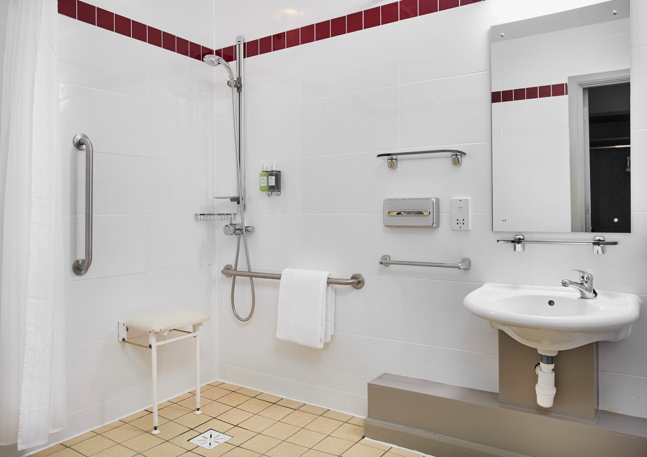 combined shower/bathtub, deep-soaking bathtub, free toiletries