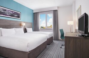 Desk, laptop workspace, iron/ironing board, travel cot - Leonardo Hotel Nottingham  (Nottingham)