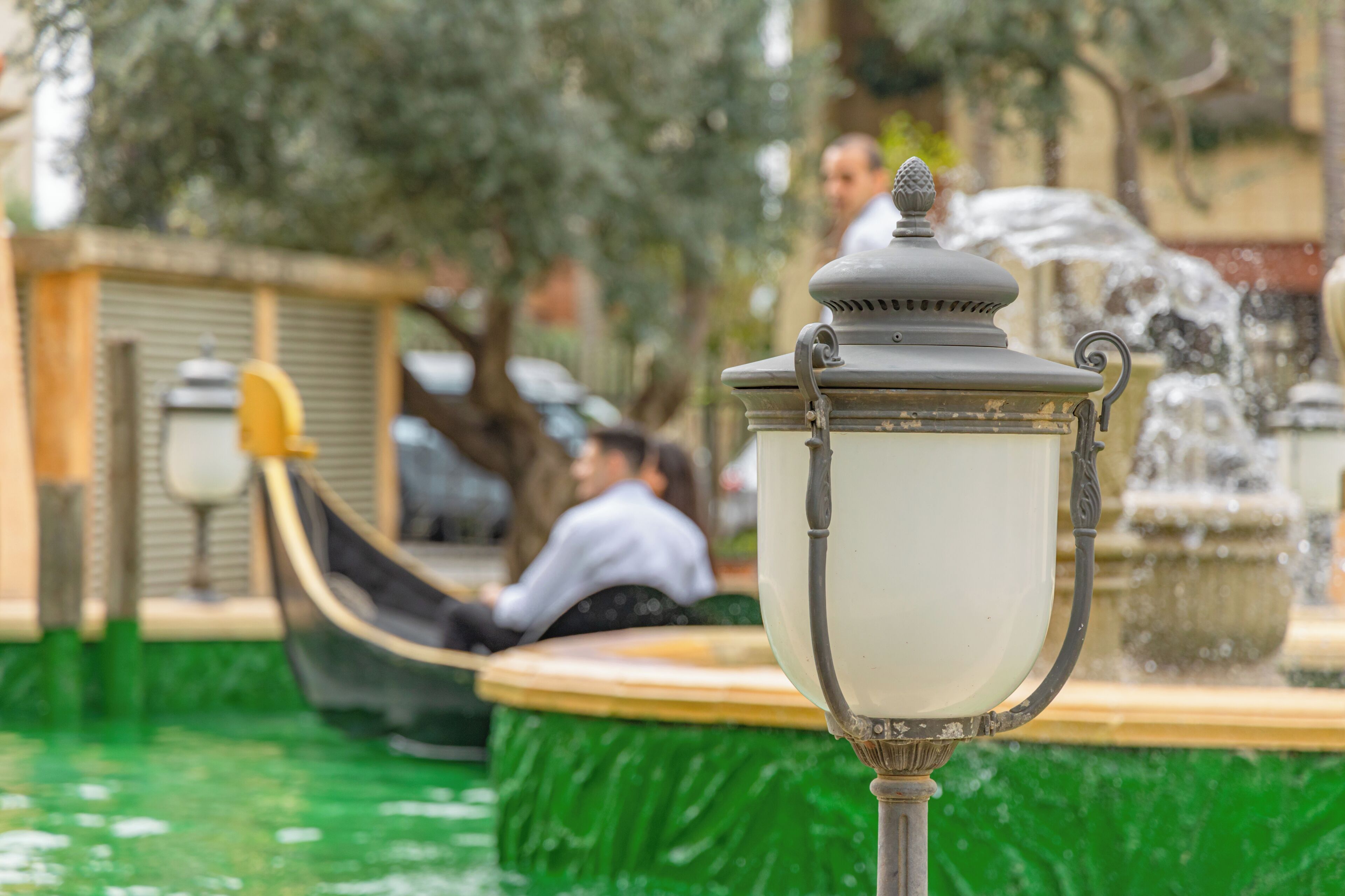 5 restaurants, breakfast, lunch, dinner served; international cuisine