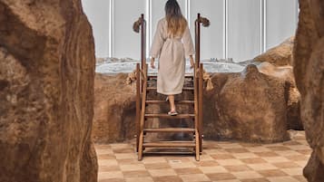 Salas de tratamiento para parejas, sauna y tina de hidromasaje