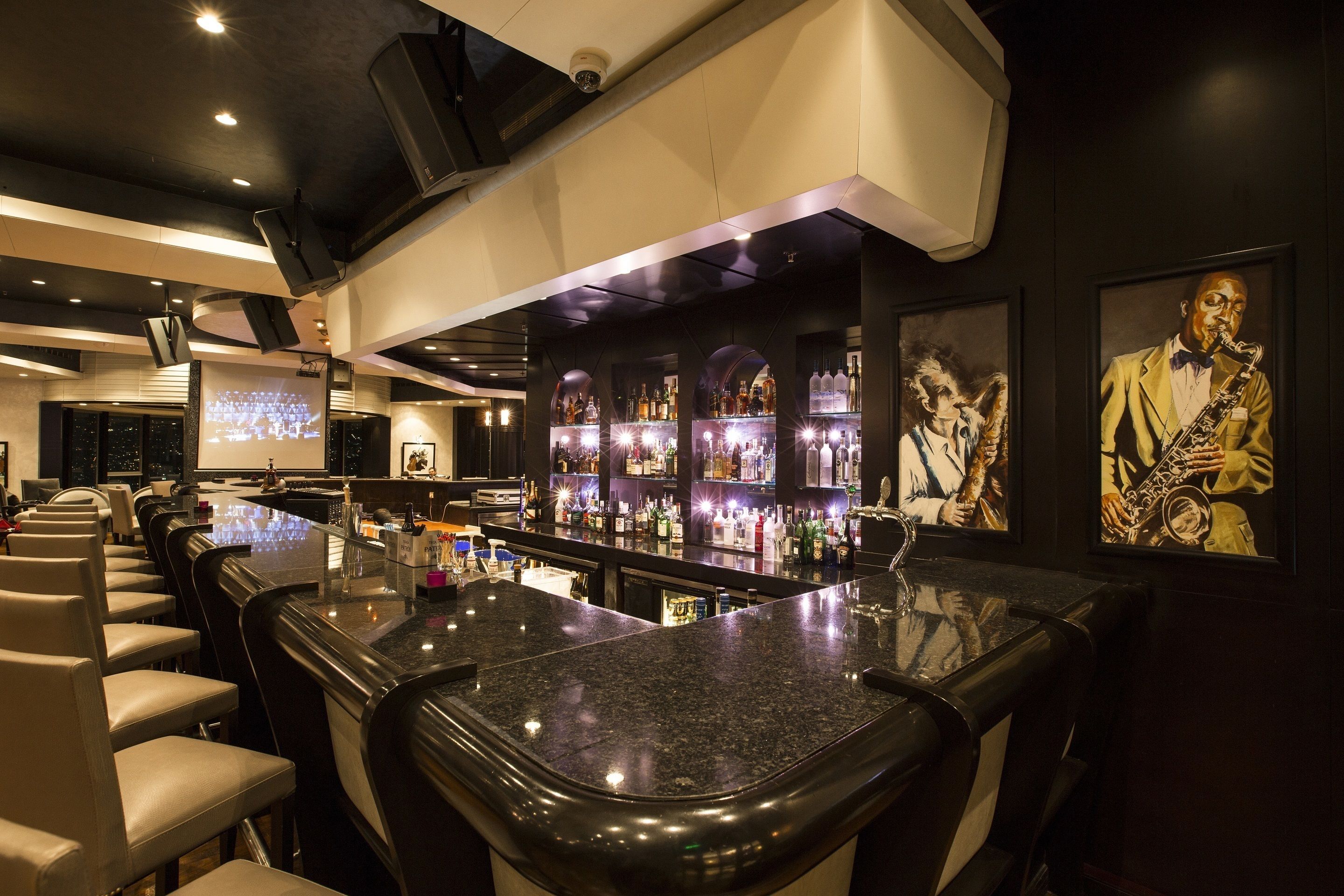 serves lunch, dinner and happy hour