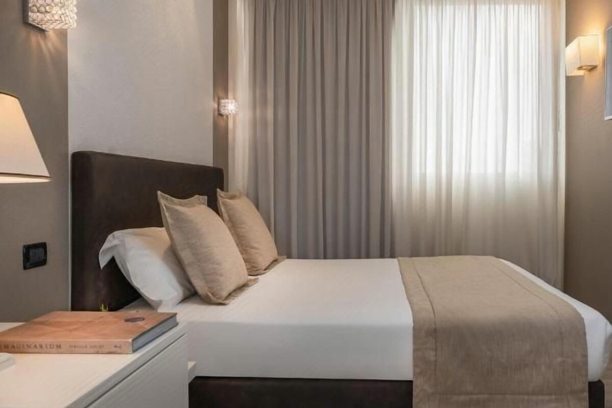Minibar, caja fuerte, sistema de insonorización y wifi gratis