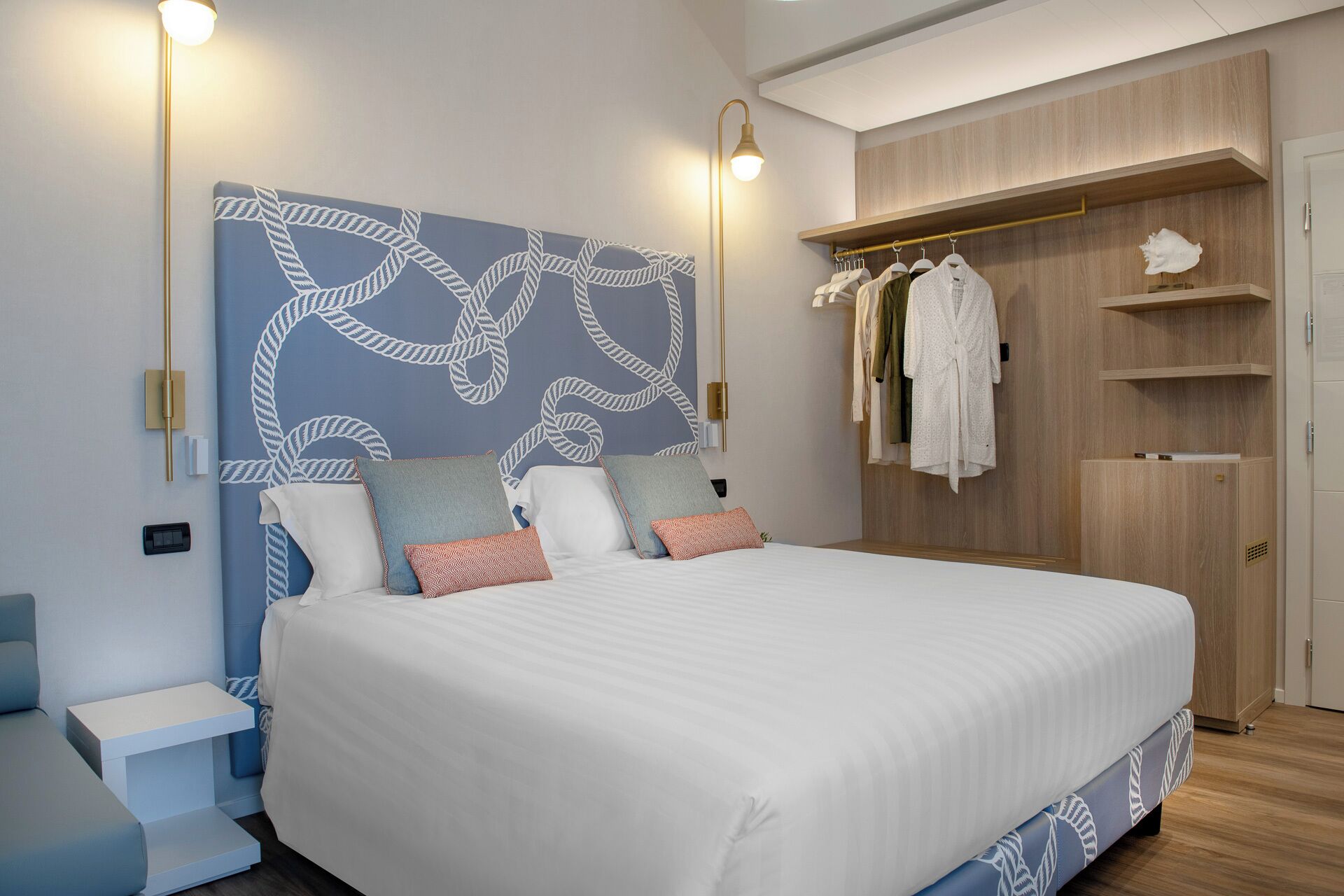 Minibar, in-room safe, soundproofing, free WiFi