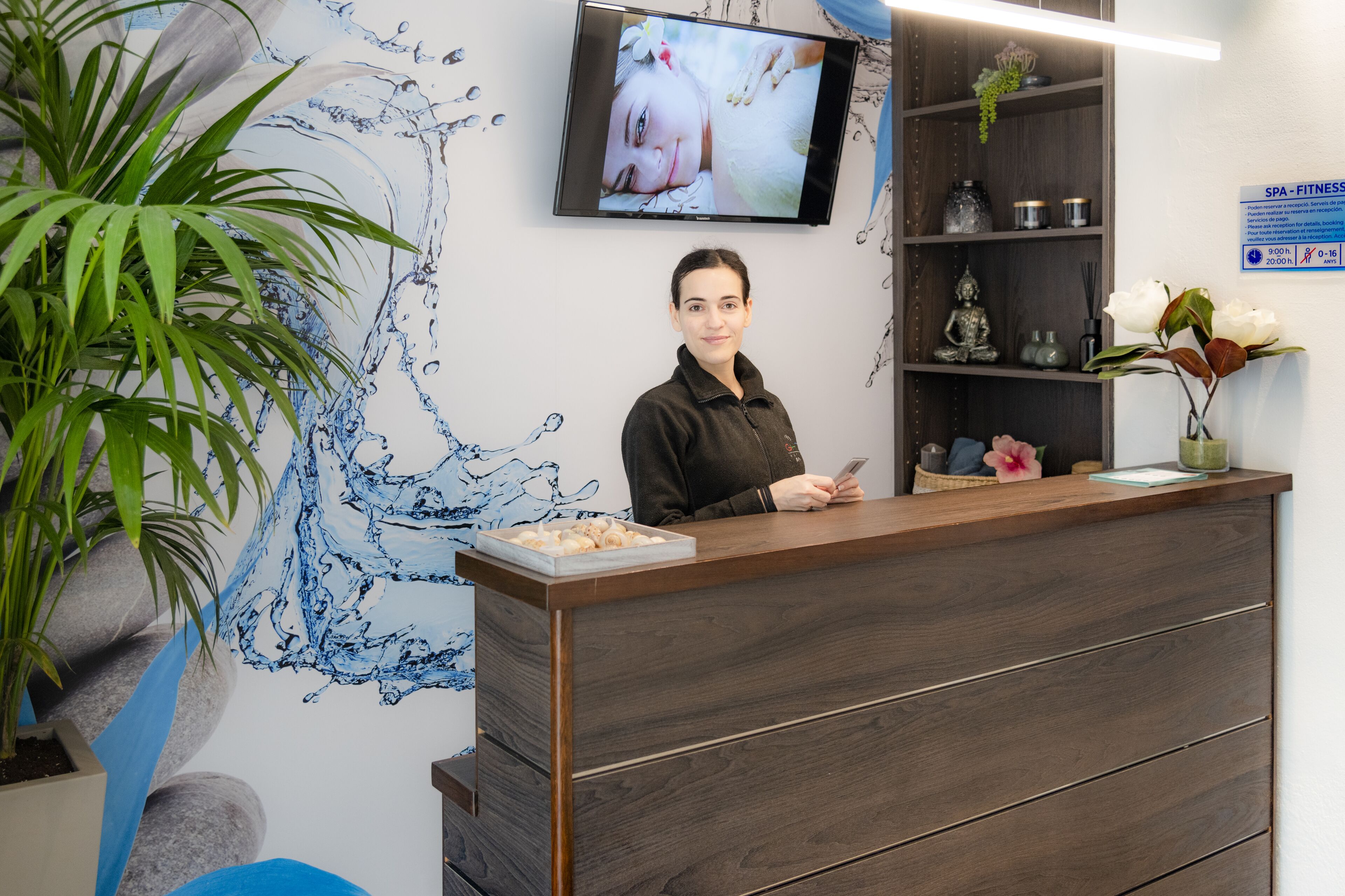 sauna, hot tub, steam room, turkish bath/hammam, body treatments