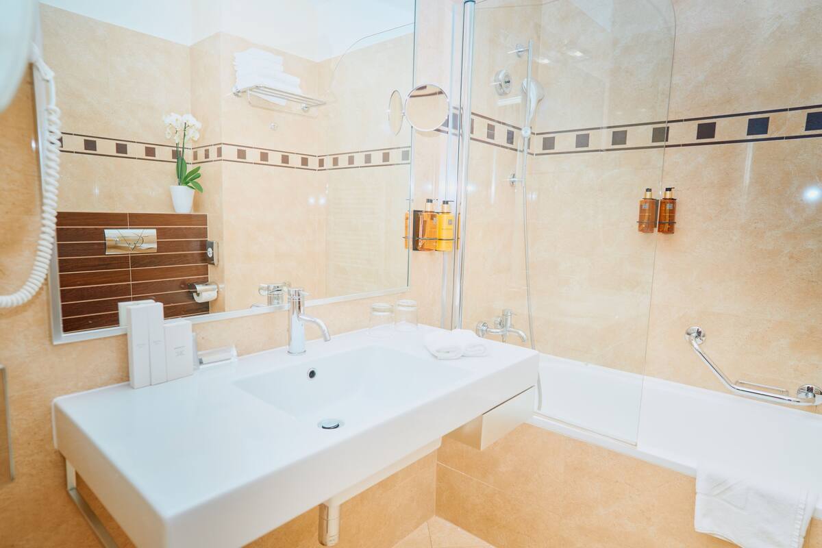 bathtub, free toiletries, hair dryer, towels