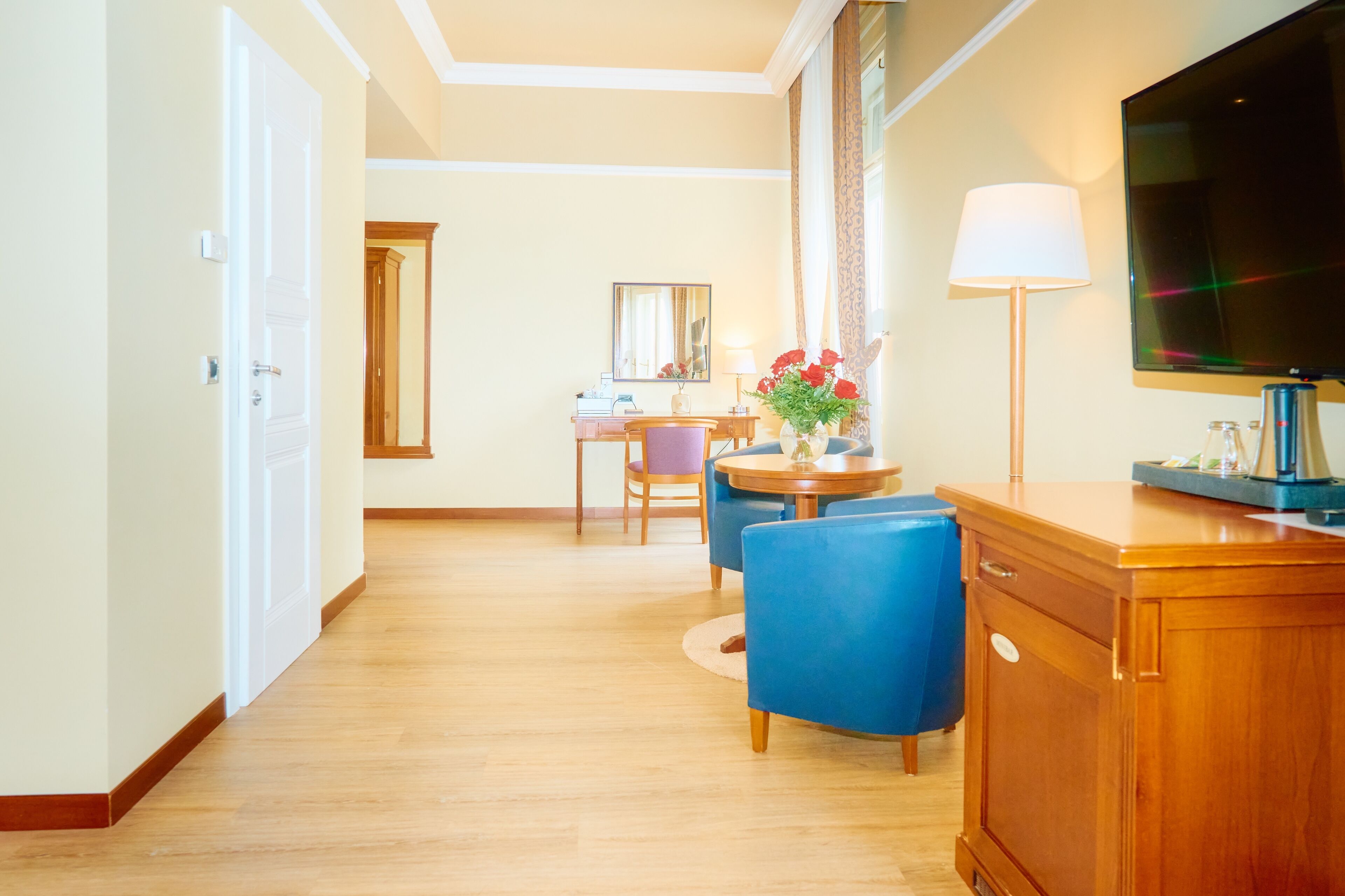 55-inch lcd tv with satellite channels, tv