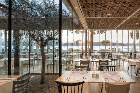 Breakfast, lunch and dinner served . Hotel Park Punat managed by Falkensteiner