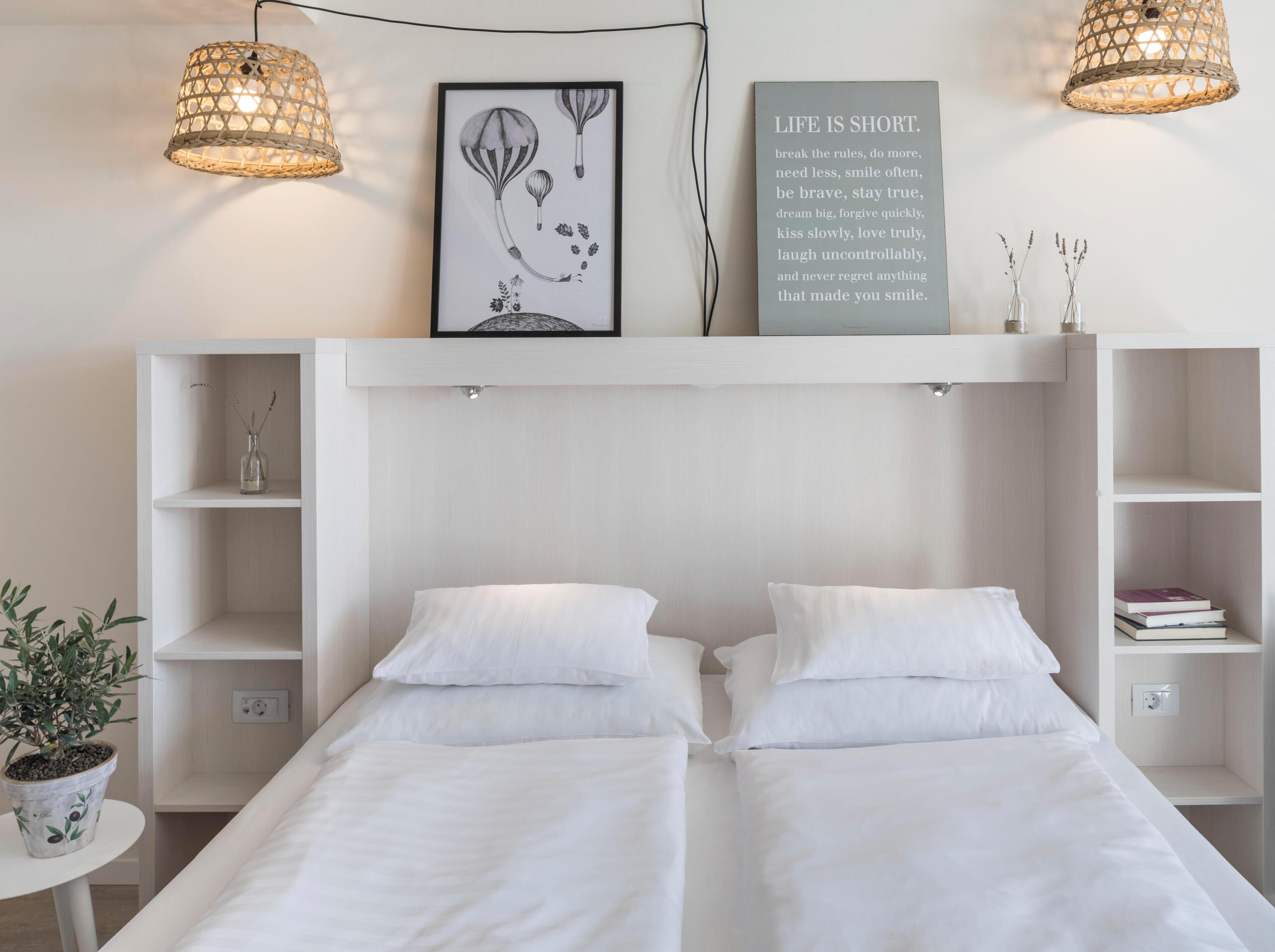 Minibar, coffres-forts dans les chambres, bureau, Wi-Fi gratuit