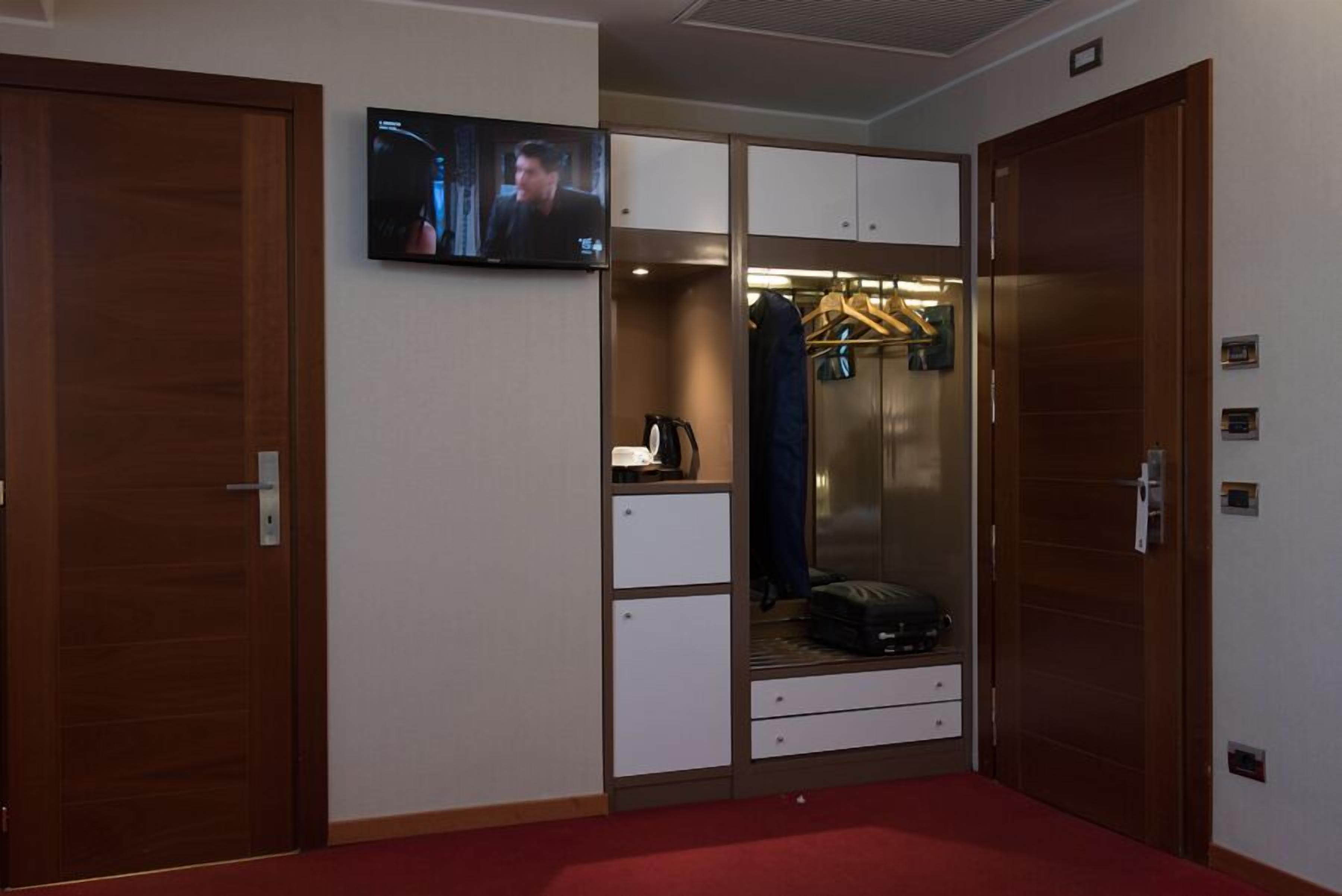 basic double room single use | 1 bedroom, egyptian cotton sheets, premium bedding, minibar